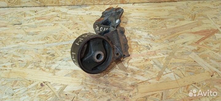 Подушка крепления двигателя передняя Toyota Yaris