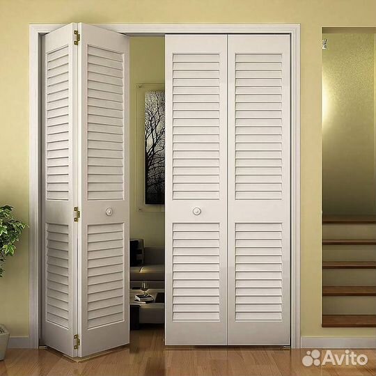 Двери жалюзи из натурального дерева