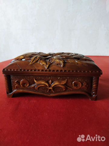 Деревянная шкатулка