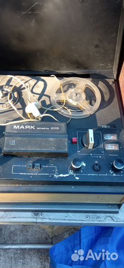 Проигрыватель akords stereo и Маяк 205