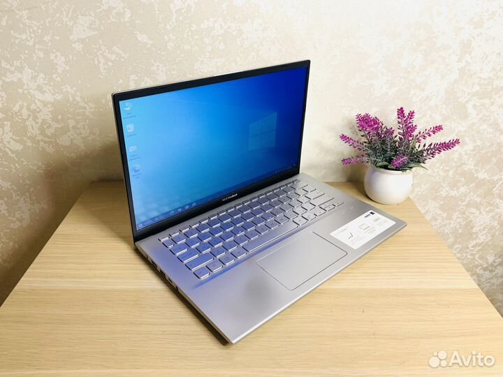 Свежий, мощный ноутбук 20-21 года