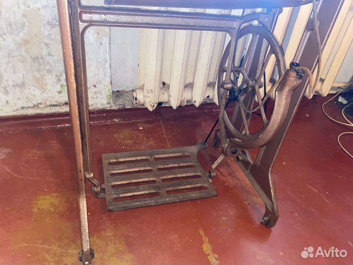 Швейная машинка ножная