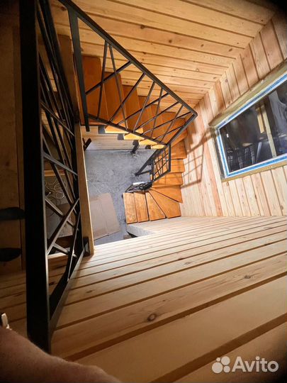 Лестница на металлокаркасе