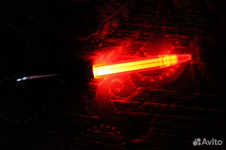 Ручка с красным фонариком