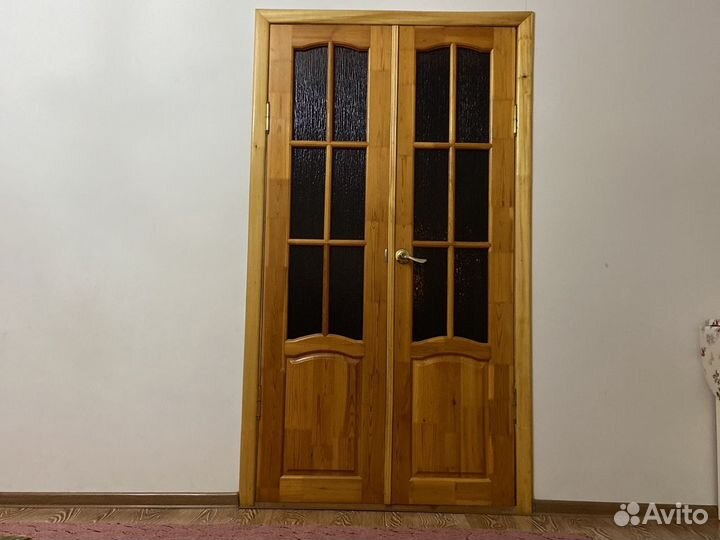 Дверь двухстворчатая б/у