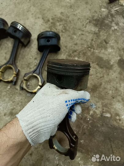 Шатун с поршнем G4FA 1.4 солярис Рио 3