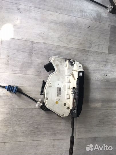 Замок двери Задний левый vw Passat cc 5n0839015a