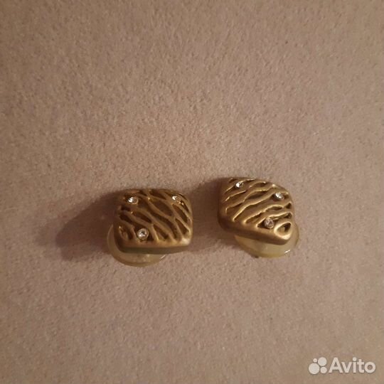 Легкие стильные серьги