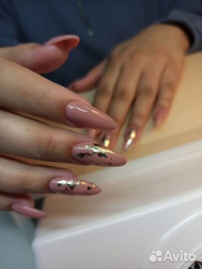 Услуги маникюра и педикюра