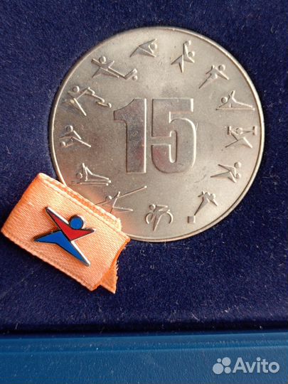Памятная медаль и значок магазина Спортмастер