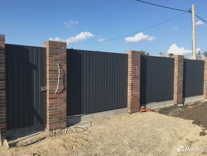 Забор Кирпичный забор