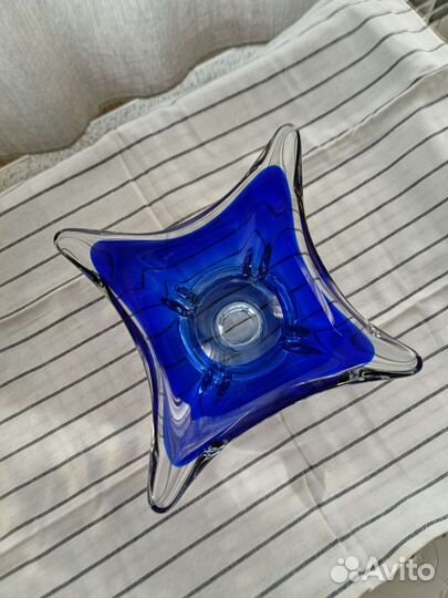 Стеклянная толстостенная ваза