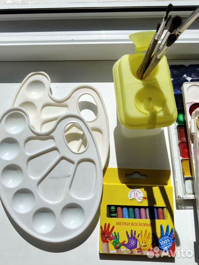 Канцтовары к школе, краски, кисти, карандаши, бу