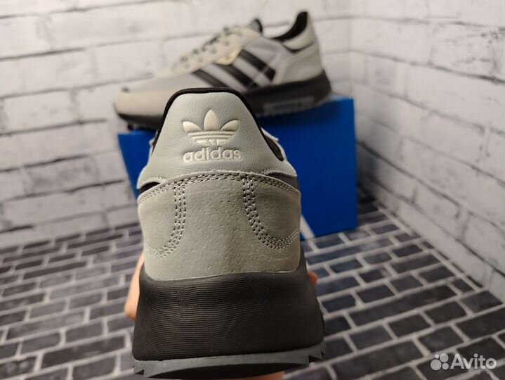 Кроссовки Adidas замшевые 44 - 28