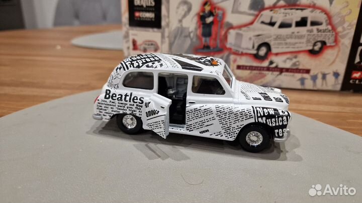 Модель автомобиля Corgi Beatles Taxi