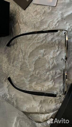 Солнцезащитные очки prada. Новые