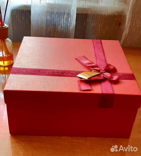 Коробочка для подарка.Без дефектов,большая
