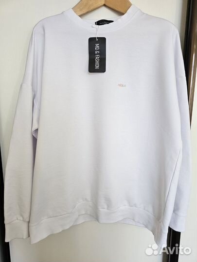 Свитшот новый с принтом Люби