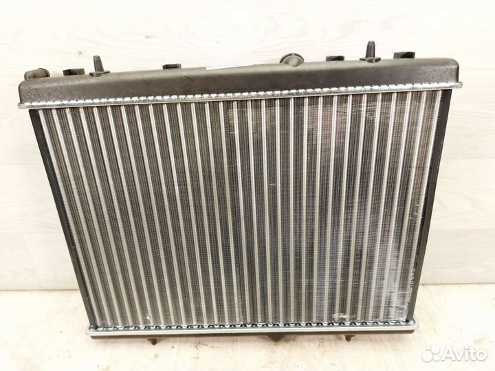 Радиатор охлаждения Citroen DS4. 2010-2015