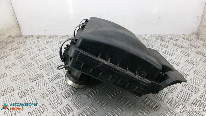 Корпус воздушного фильтра Toyota Prius 2 2006