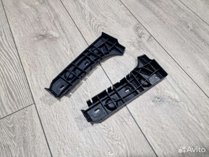 Передний (Кранштейн) бампера на Audi A6 C5 98-05г