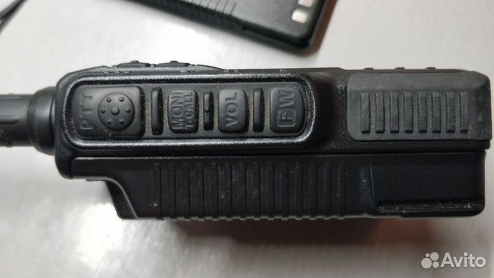 Рация Yaesu VX-8