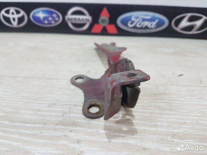 Петля капота передняя левая Mazda Premacy cpew FS