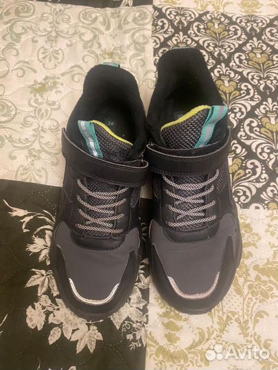 Кроссовки осенние 38