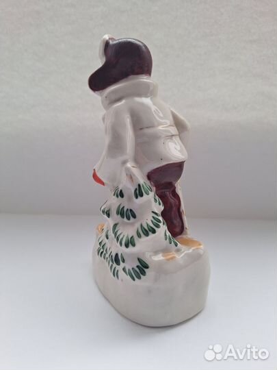 Фарфоровые статуэтка 