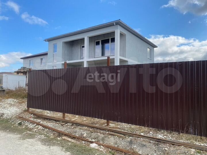 Коттедж 200 м² на участке 6 сот.