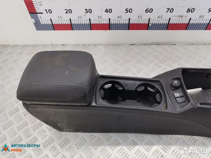 Подлокотник Volvo V50 2006 8687407