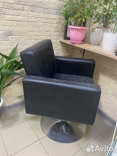 Кожанное кресло