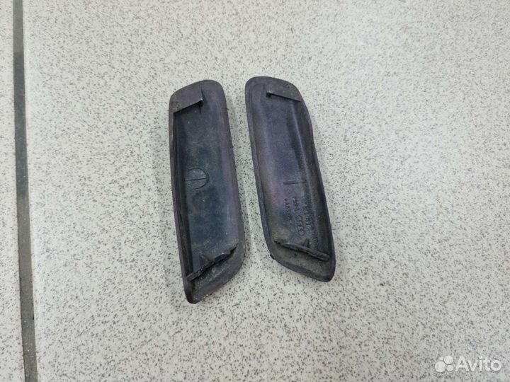 Молдинг (лепесток) на задние крылья Audi A6 C4