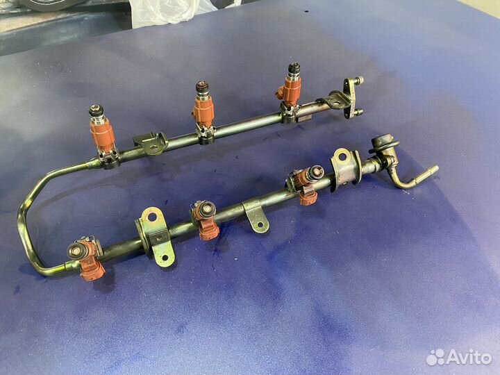 Топливная рампа vq20de в сборе