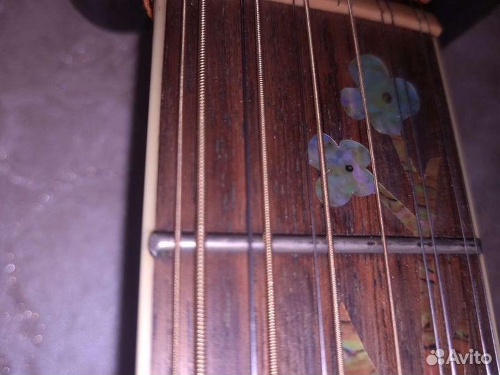 Акустическая гитара