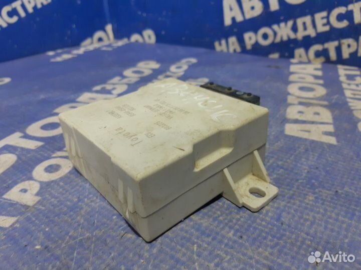 Блок управления стеклоочистителем Toyota Avensis