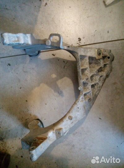 Кронштейн рулевой колонки Bmw 5-Series F10