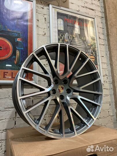 Литые диски на Porsche Macan R21