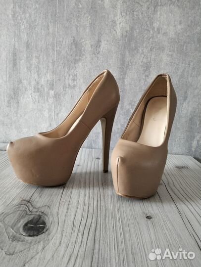Туфли на высоком каблуке