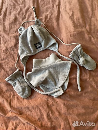 Шапка, манишка, варежки. Комплект демисезон