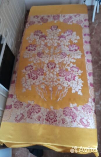 Китайское шелковое покрывало