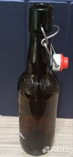 Бутылка с бугельной пробкой крышкой