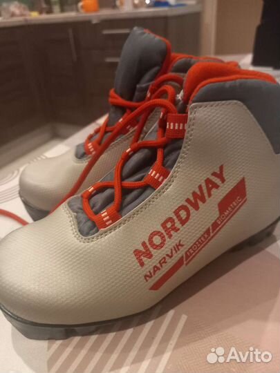 Лыжные ботинки