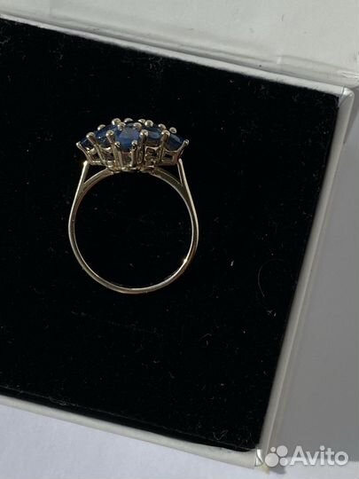 Кольцо золотое 750 пробы с сапфирами
