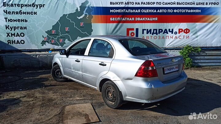 Накладка на торпедо правая Chevrolet Aveo T250 966