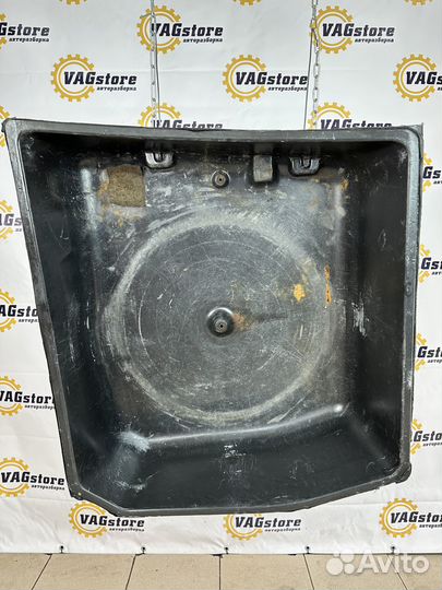 Ниша запасного колеса Audi 100 C4 1993