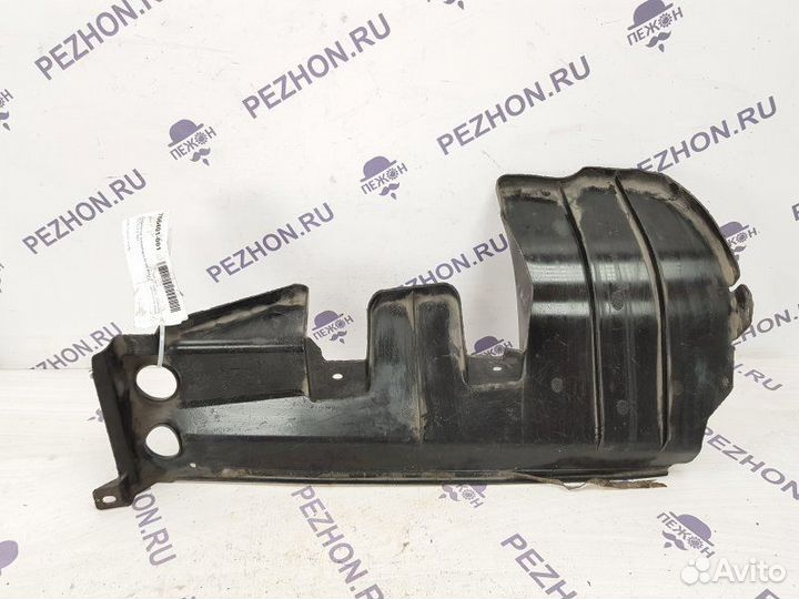 Дефлектор радиатора правый Nissan Almera