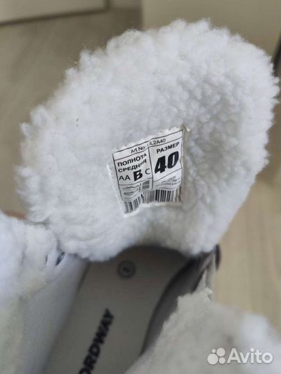 Коньки женские 40