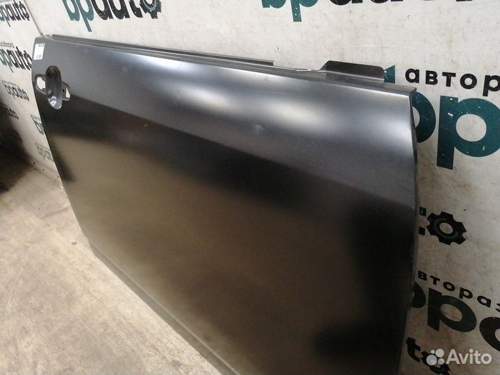 Панель двери передняя правая 67111-02070 Toyota