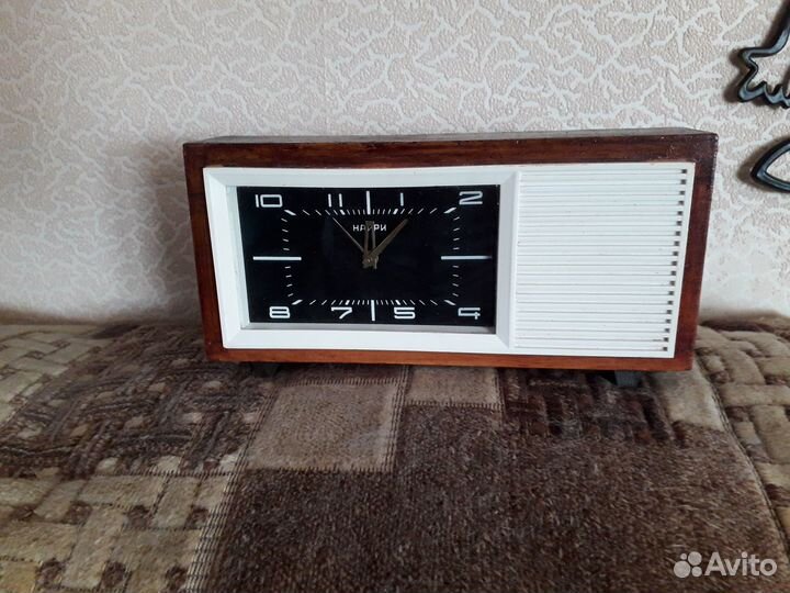 Часы Наири настольные механические